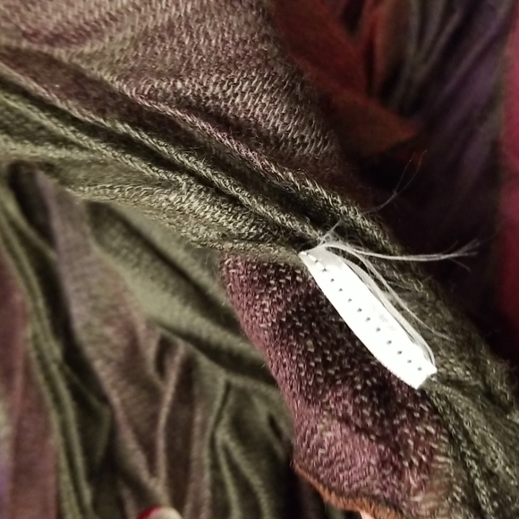 $5 ITEM. Nice multi colored scarf. MUST BUNDLE WITH OTHER ITEMS - Picture 8 of 8